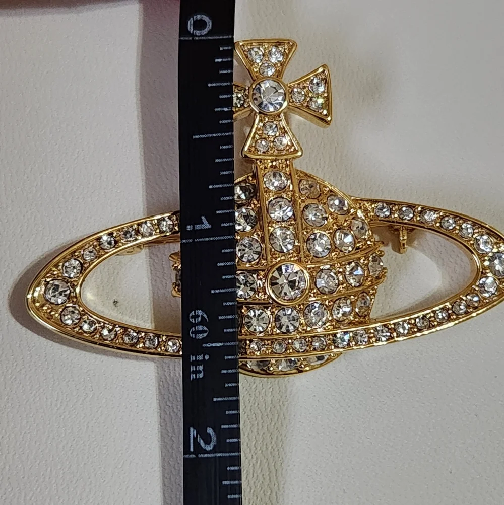 Vivienne Westwood Bas Relief Gold Brooch Brand New - Picture 8 of 10